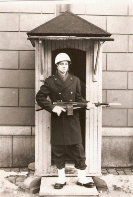 Mats Lennart Winther as king's guard